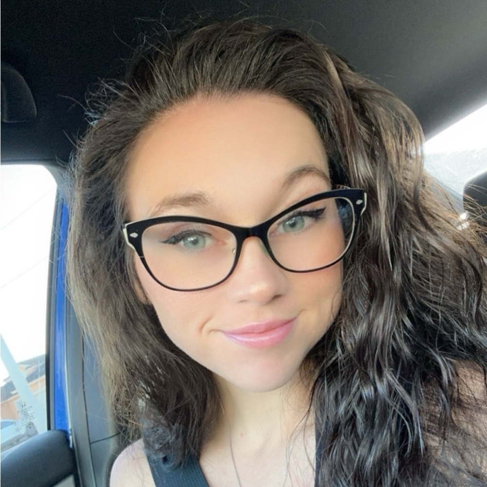 Meet your Posher, Alyssa